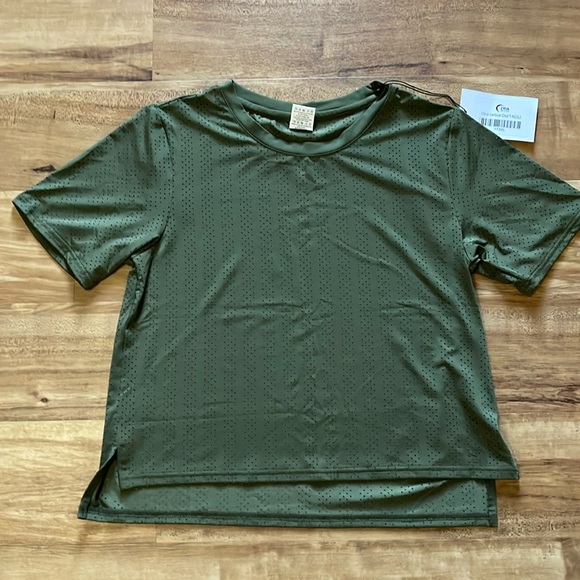 ZYIA Tops - NWT Zyia tee size large.